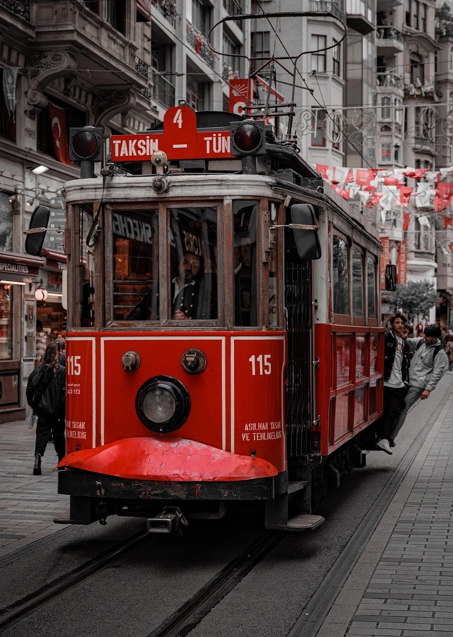 Taksim Tramvayı: İstanbul'un İkonik Simgesi